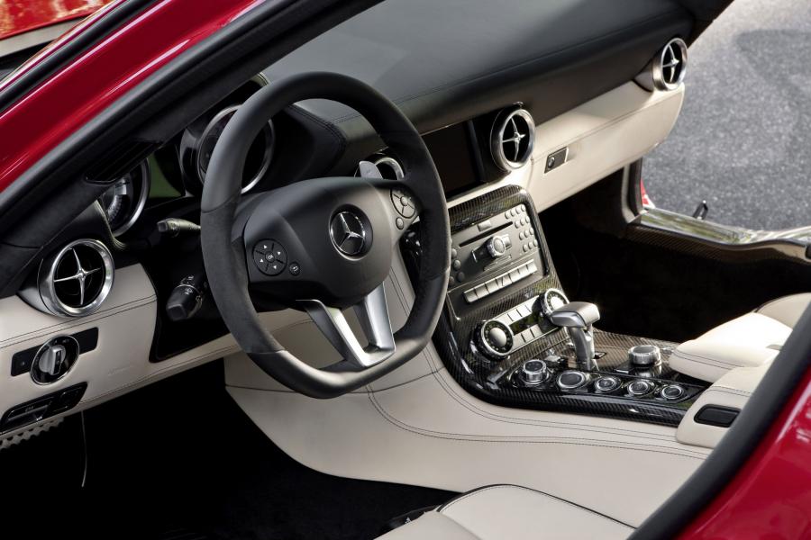  Mercedes-Benz SLS AMG 2010 года  (фото 15 из 526)